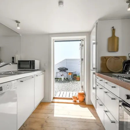 Persoligt Indrettet Stenhus Pa Strandgrund Sj458 Casa vacanze