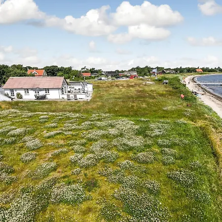 Persoligt Indrettet Stenhus Pa Strandgrund Sj458 *